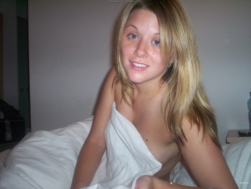 Topless Girl Relaxing: Explicit Sunbathing Exposed Beauty