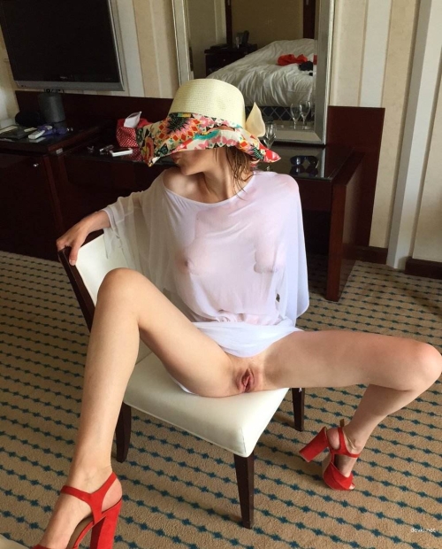 Sexy Woman Stunningly Displays Her Pussy