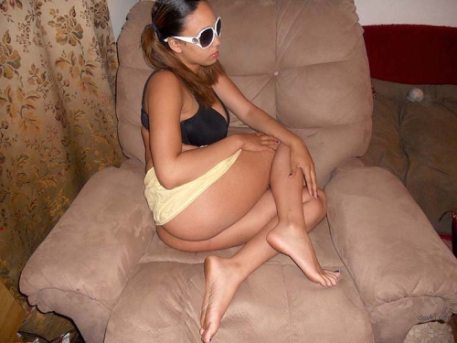Curvy Mulatto Babe with Massive Boobs Exposed