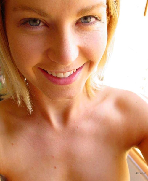 Amateur Photo of Cute Blonde - Explicit Nude Selfies