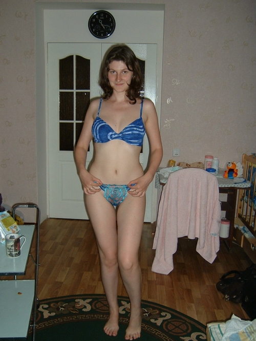 Hot Young Mom Deserves to Be Watched - Explicit MILF Photos
