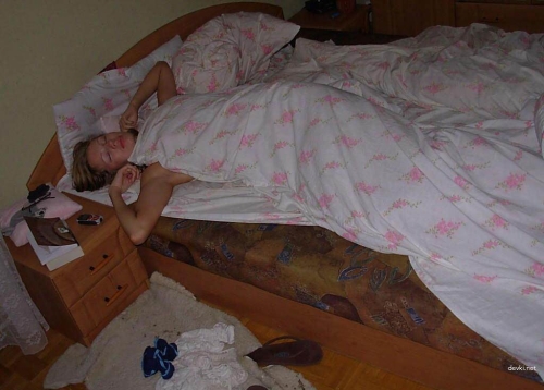 Intimate Home Porn with Sleepy Girlfriend: Explicit Amateur Sex Tape