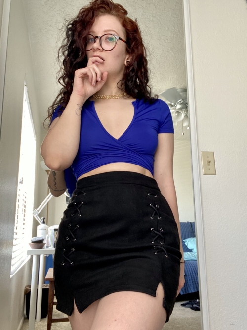 Curly BBW in Glasses: Explicit Curves and Naughty Seduction