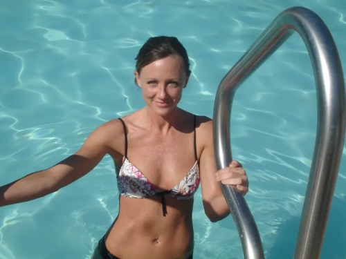 Sexy MILF with a Hot Ass: Explicit and Seductive Photo of a Mature Woman