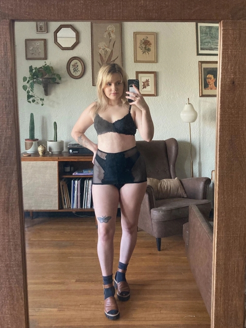 Hot Young Blonde Bombshell: Seductive and Alluring Beauty