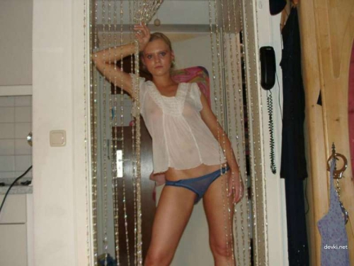Private Explicit Photo of Cute Girl: Sensual and Seductive Selfies