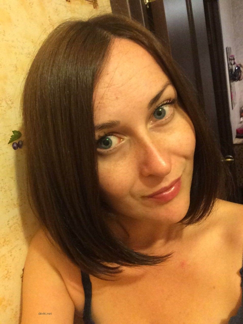 Best Friend Captures Her Pussy - Explicit Amateur Photo