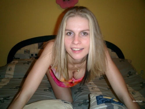 Girl Changes Outfit and Has Hardcore Sex