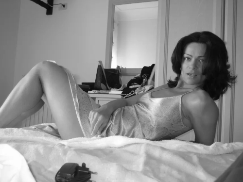 Hot Italian MILF Exposes Sexy Body in Explicit Nude Photos