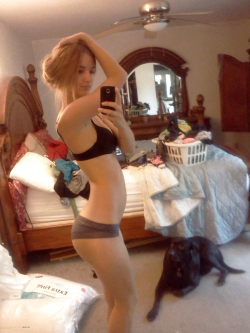 Sexy Girl's Home Selfie: Hot and Explicit Bedroom Photoshoot