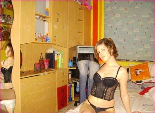 Hot Girl Reveals Her Assets in Provocative Photo