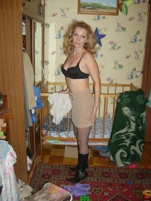 Sexy Bitch with Hot Body - Explicit Russian Beauty Poses Seductively