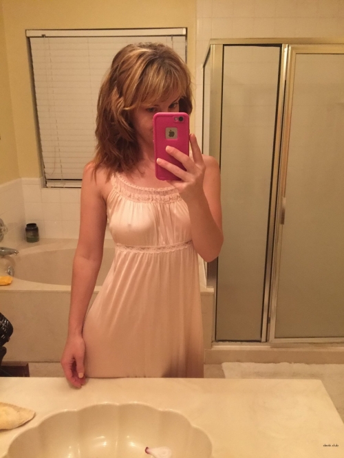 Sultry Home Erotic Photos of a Beauty: Explicit and Sensual Content
