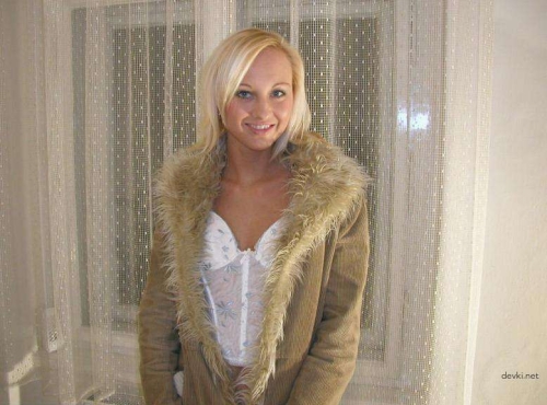 Private Blonde's Explicit Selfie: Naughty Blonde Bombshell Showing Off Her Assets