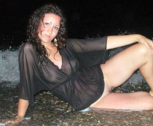Sexy Nude Poses: Stunning Beauty Loves Posing Without Panties