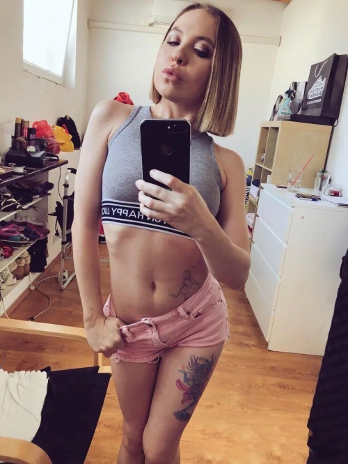 Seductive Naked Babe: Erotic and Sexy Girl in Explicit Pose