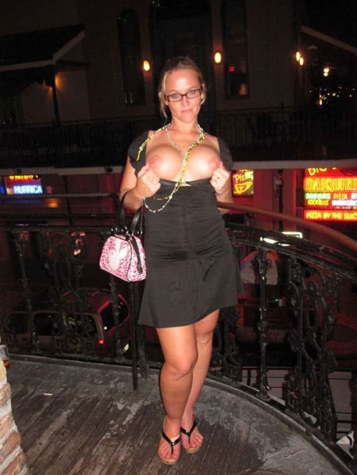 Exposed Street Whores Fuck Outdoors at Night - XXX Porn