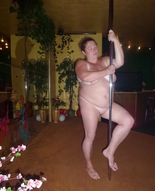 Chubby Babe on Pole: Hot BBW Shows Off Curves and Skills