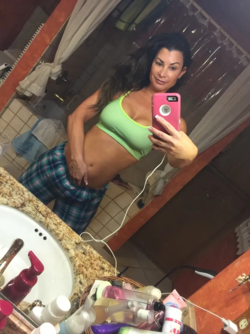 Mature MILF Gets Pussy Licked - Explicit MILF Porn Photo