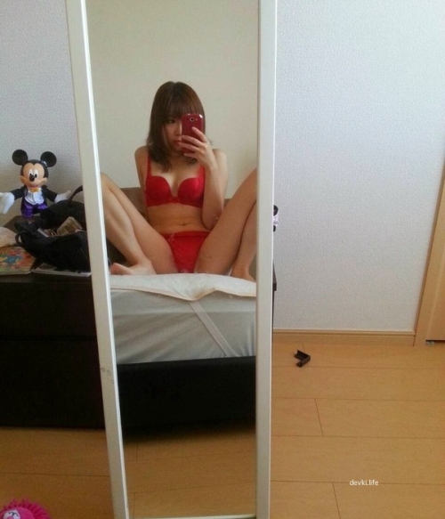 Asian babe snaps pics of her hairy pussy