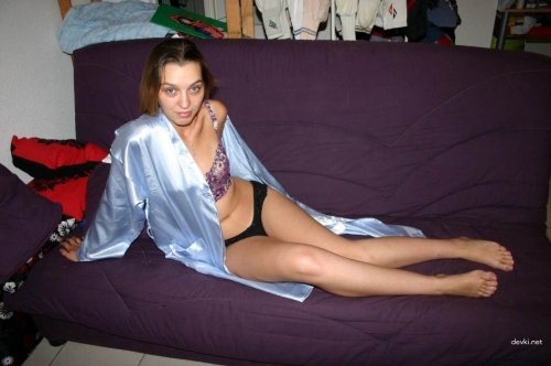 Hot Wife Poses and Masturbates Her Pussy - Explicit Amateur Solo