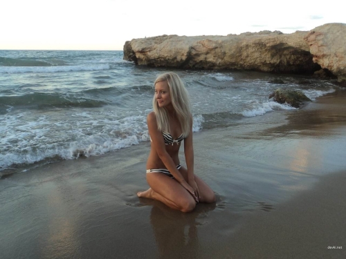 Amateur Erotic Photos of Cute Babes - Explicit and Sensual Content