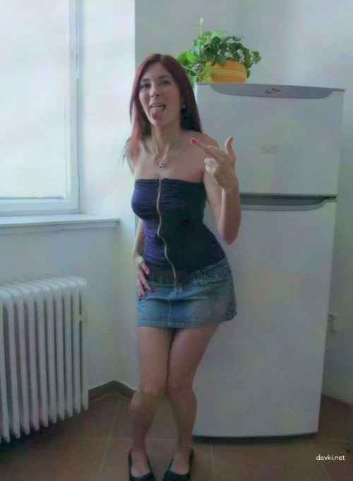 Amateur Girl's Sexy Photoshoot by the Fridge: Hot and Steamy Kitchen Temptations