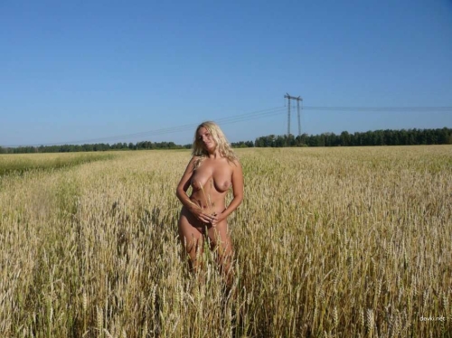 Private Naked Wife Outdoor Photo - Explicit Amateur Nudity in Nature