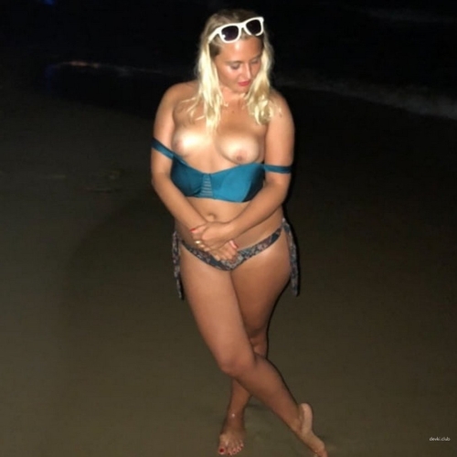Curvy Beach Babe Erotica: Voluptuous Beauty Bares All in Explicit Photoshoot