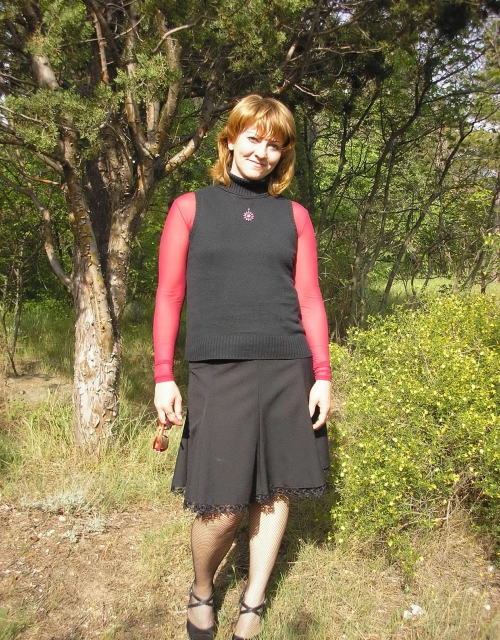 Bare Pussy Flashing in Public Park - No Panties Russian Exhibitionist