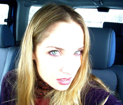 Seductive Selfie of Beautiful Girl: Sultry Pose and Flawless Beauty