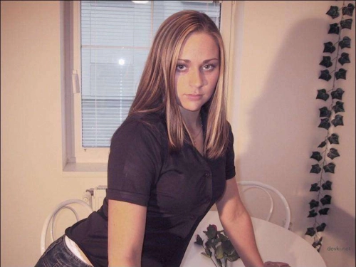 Sexy Babe Spreading Her Pussy Lips Wide Open