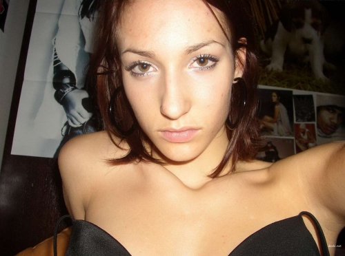 Amateur Brunette Erotic Photoshoot: Seductive and Sensual Content