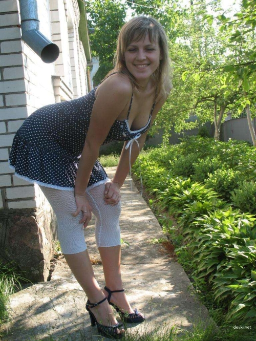 Private Photo of Girl with Massive Ass: Explicit Booty Shot
