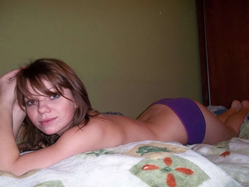 Amateur Teen Babe's Explicit Photo Shoot - Hot and Naughty Action!